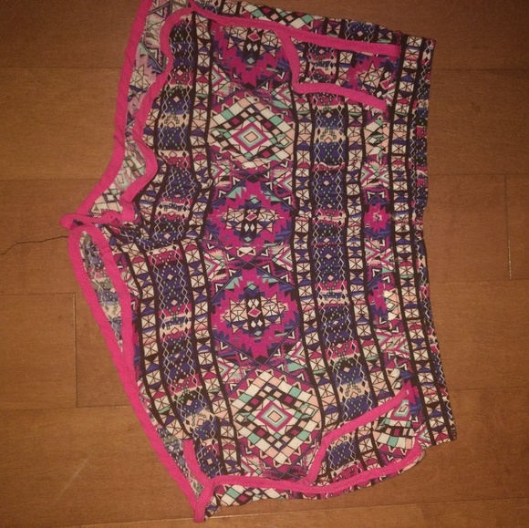 Athletic shorts - Picture 1 of 4